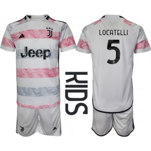 Juventus Manuel Locatelli #5 Replika Babytøj Udebanesæt Børn 2023-24 Kortærmet (+ Korte bukser)